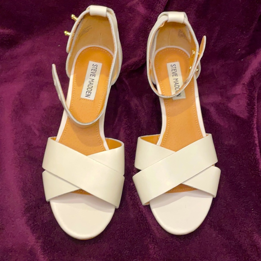 Steve Madden white wedges
